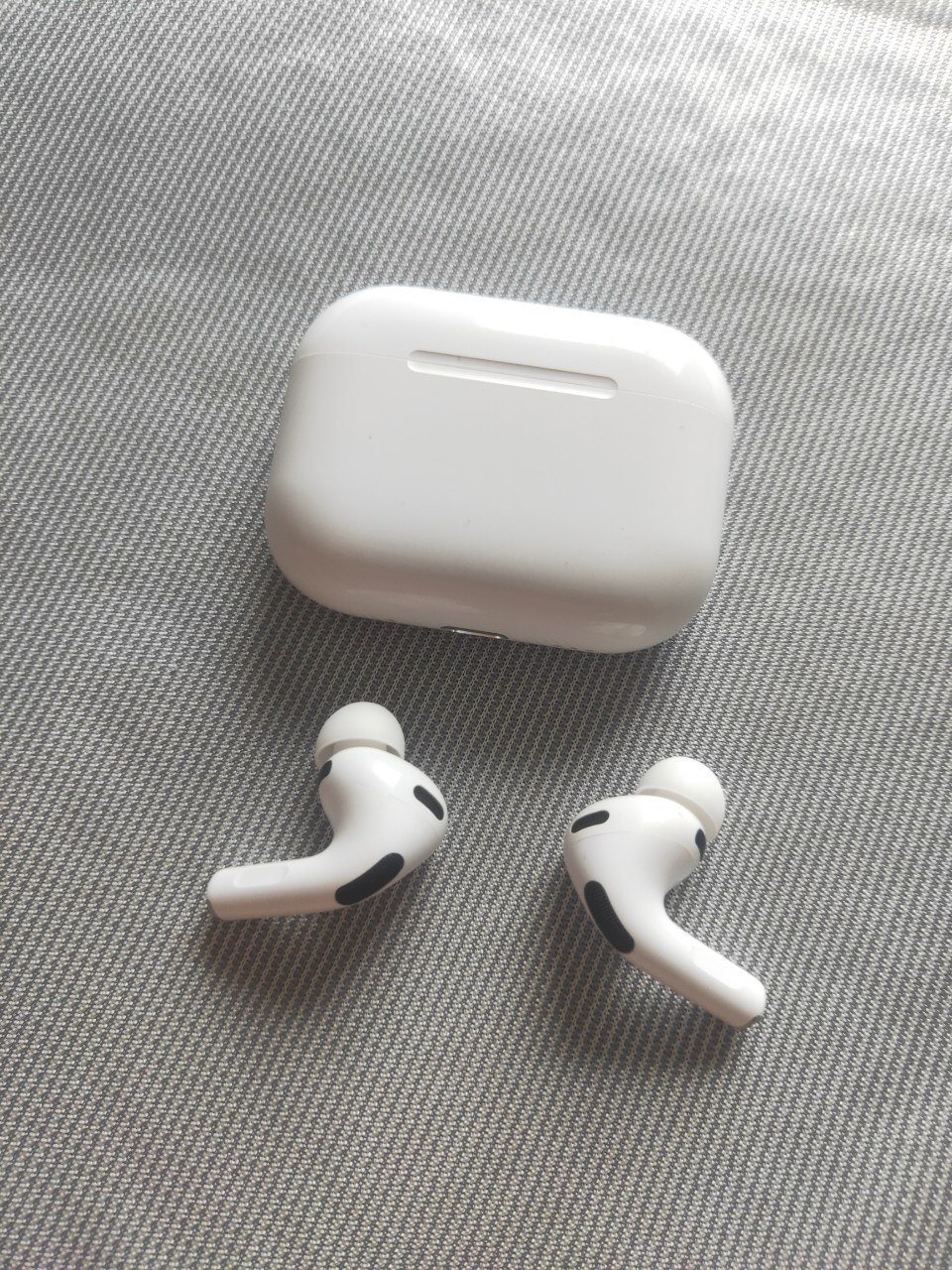 西港转让AirPods Pro 3耳机 成色新仅售$152