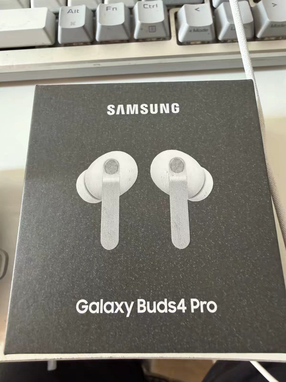 西港转让三星Galaxy Buds4 Pro耳机 售价$17