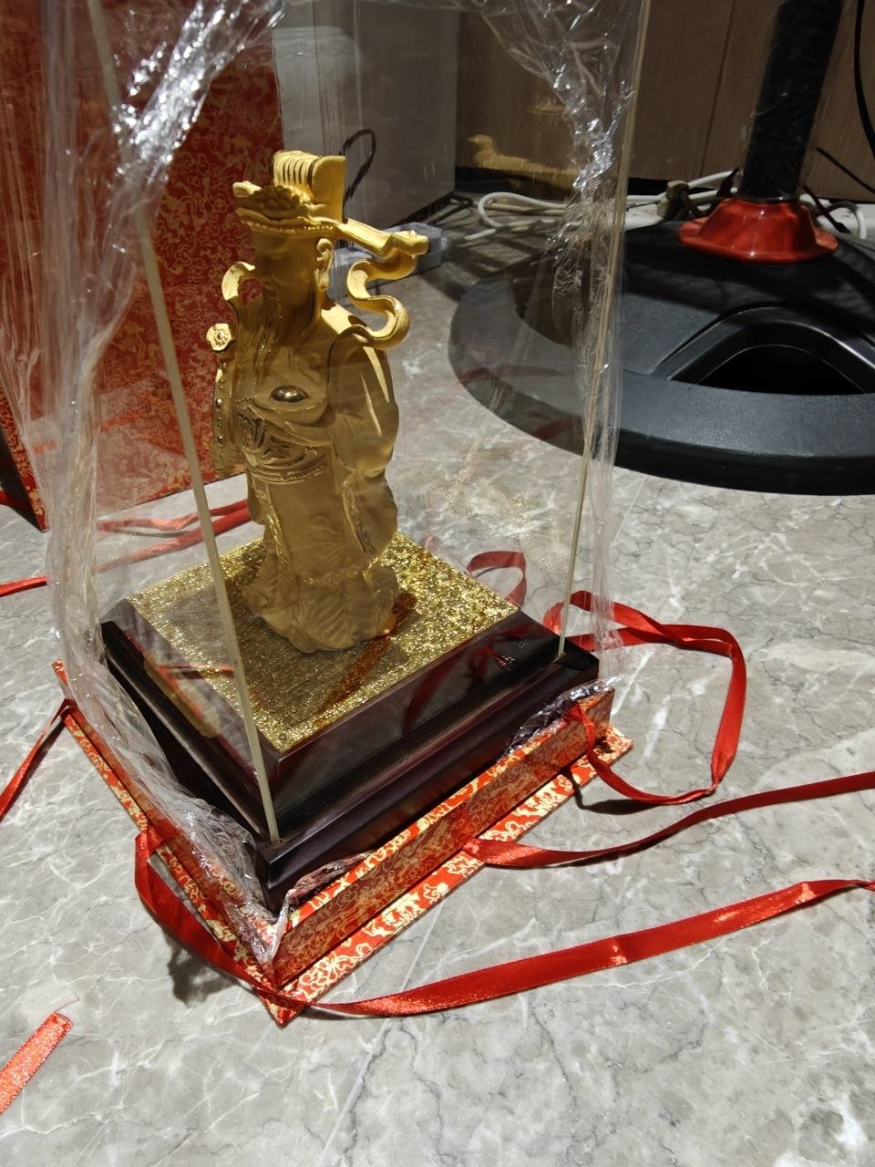 金边富力城转让镀金财神爷观音摆件 $300