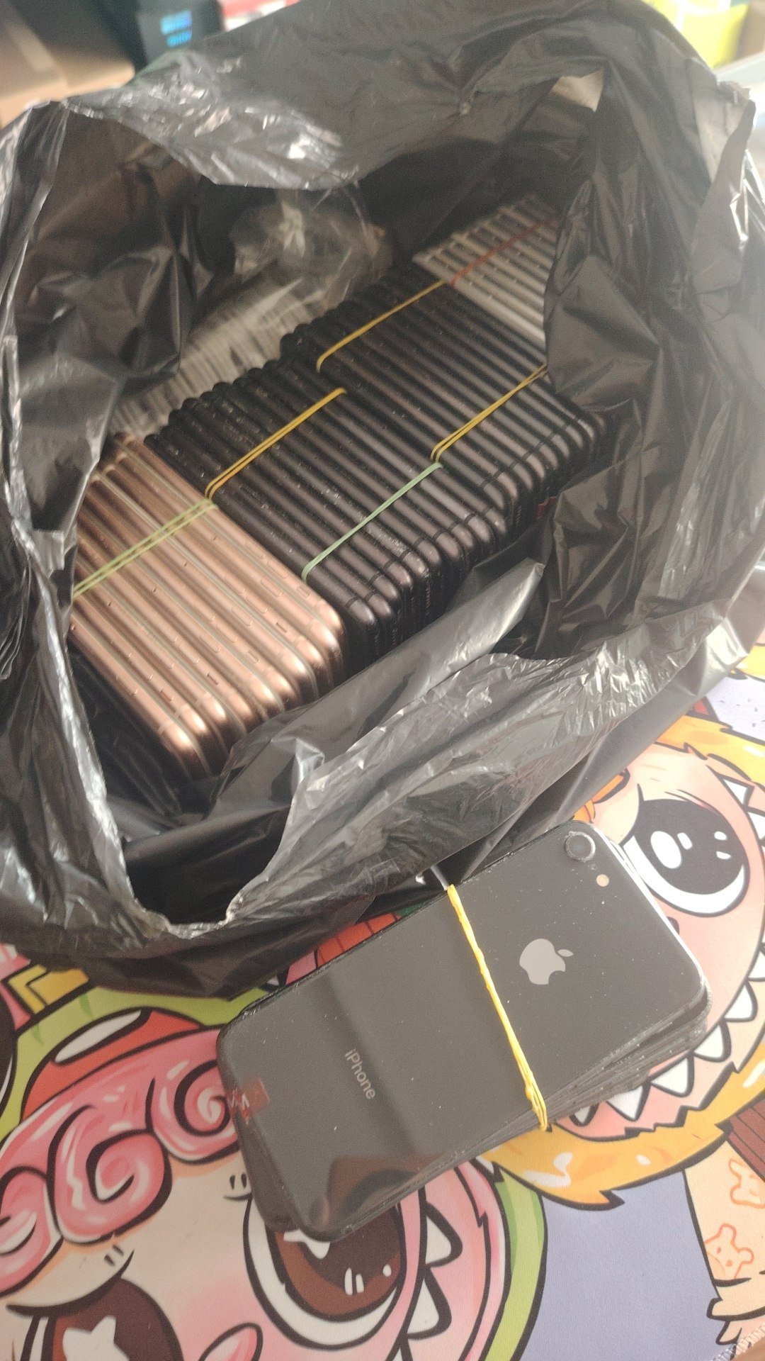 西港批量出售50台iPhone 8 总价$1400