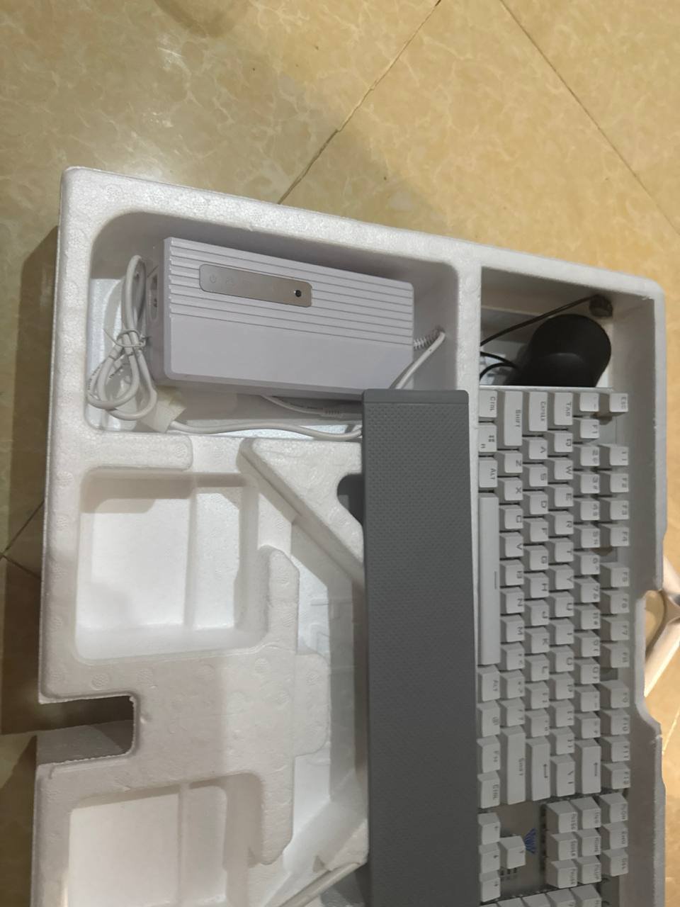 西港转让办公一体机及机械键盘 打包价$99