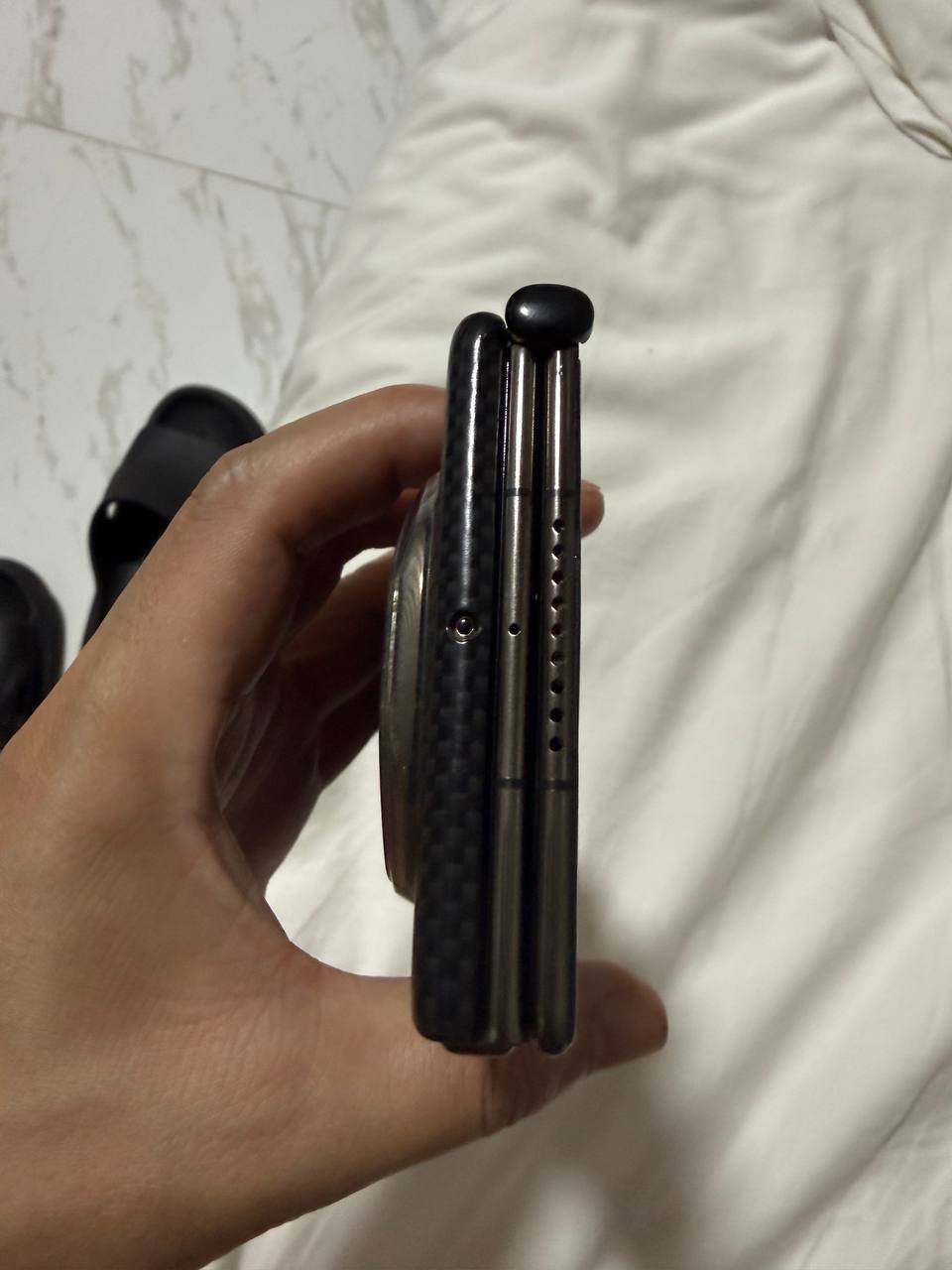 西港转让华为非凡大师三折叠手机 售价$1200