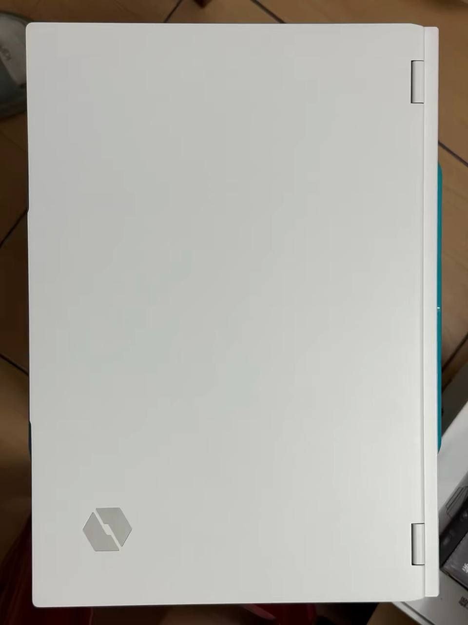 西港转让超级配置游戏本 成色近新售价$1600