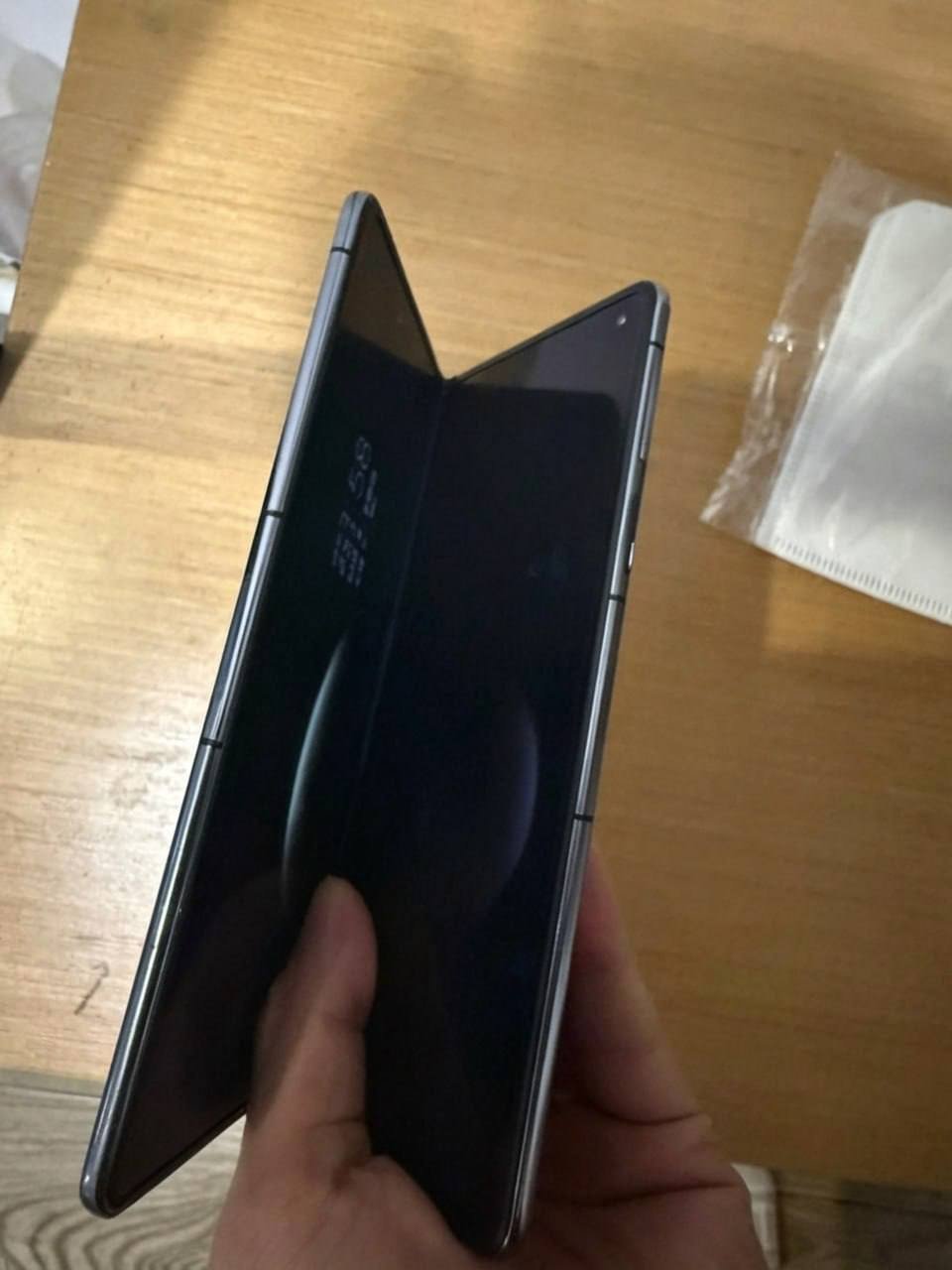 西港转让华为X6典藏版及iPhone16PM 售价$850起