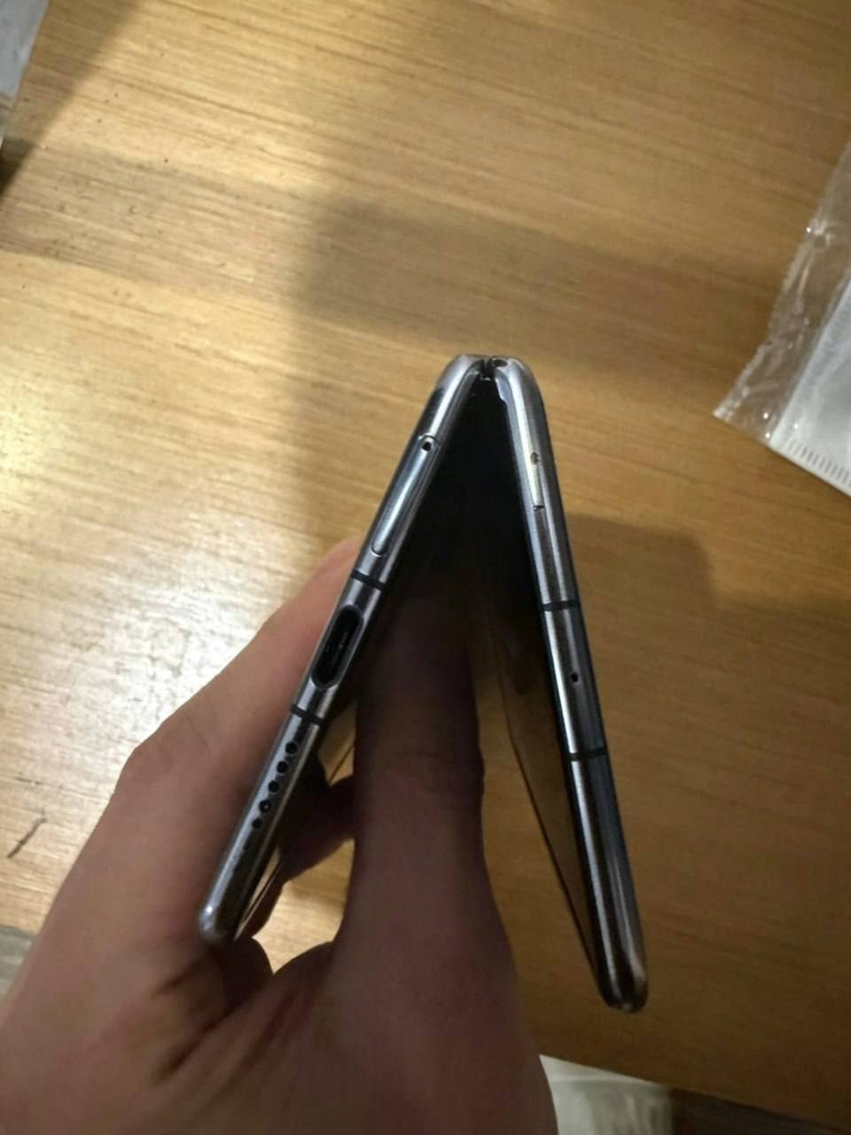 西港转让华为X6典藏版及iPhone16PM 售价$850起