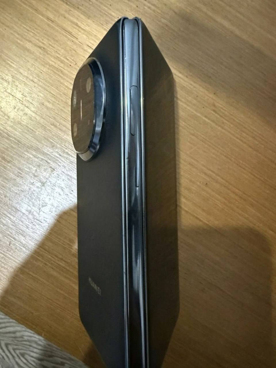 西港转让华为X6典藏版及iPhone16PM 售价$850起