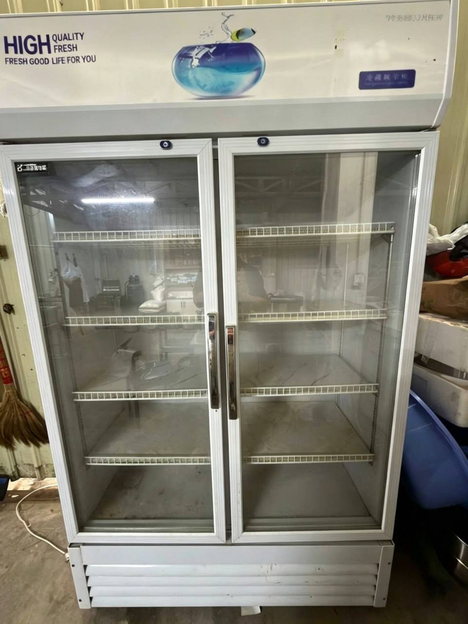 西港海豚附近转让冷藏展示柜 售价$150功能完好