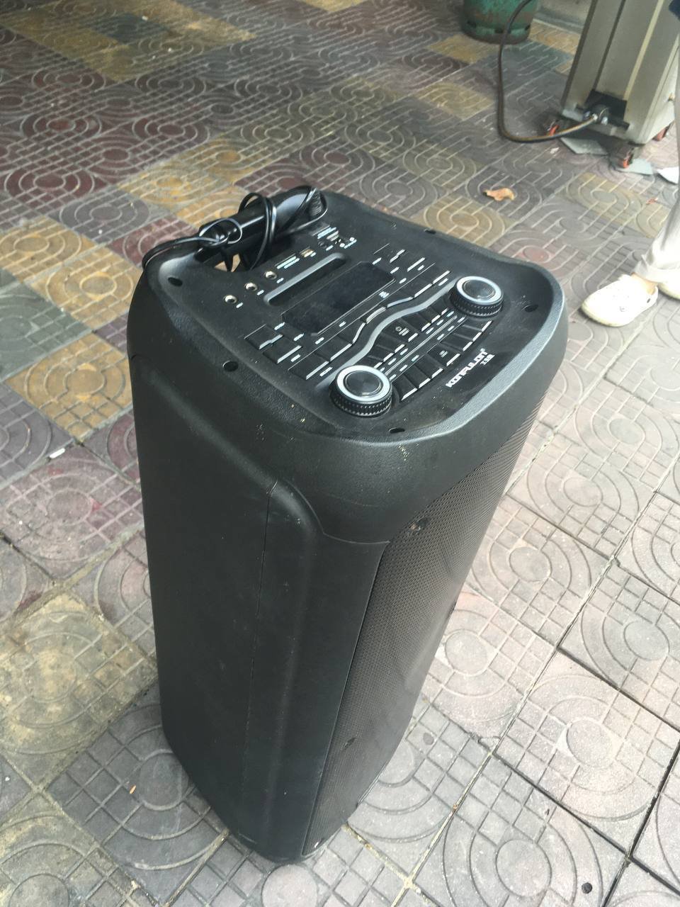 金边转让大音响售价$120 仅限自取