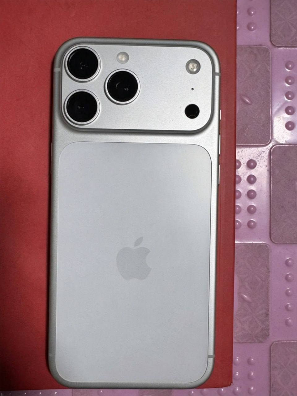 西港转让iPhone17ProMax 256G $2080