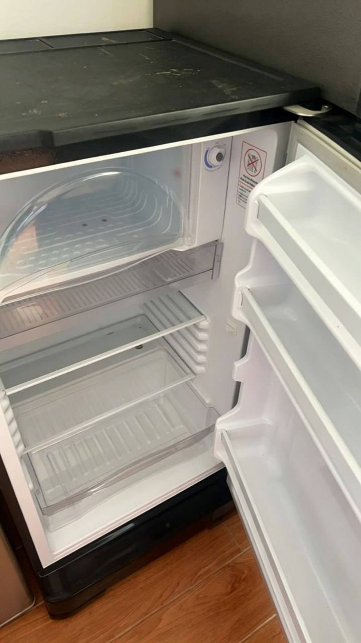 西港出售二手冰箱 99新小冰箱$100大冰箱$200