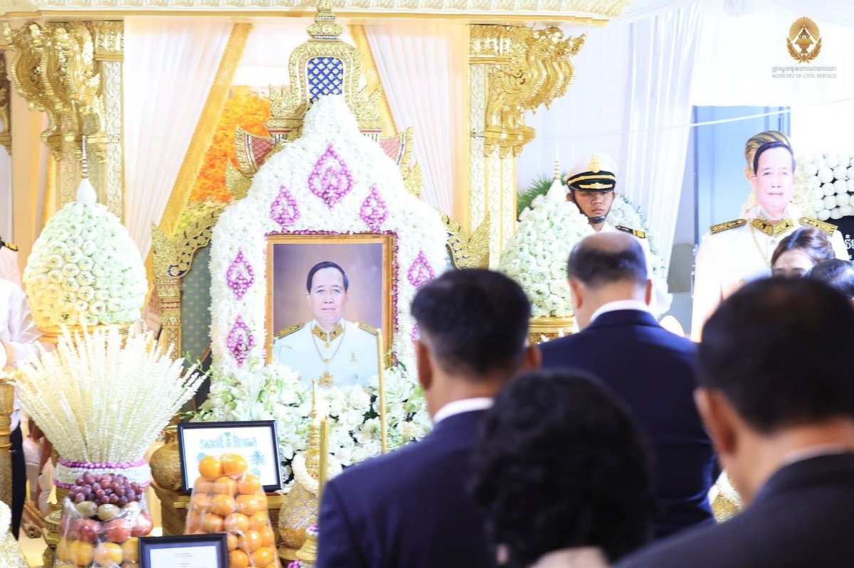 洪玛尼副总理率团悼念已故参议员廷蓬