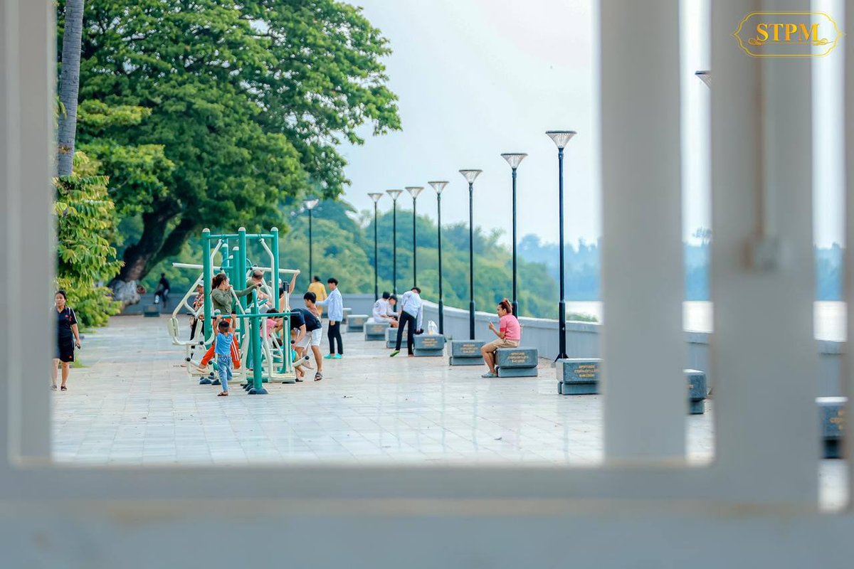 柬埔寨总理洪玛奈近日视察上丁省,指出该省正通过基础设施建设