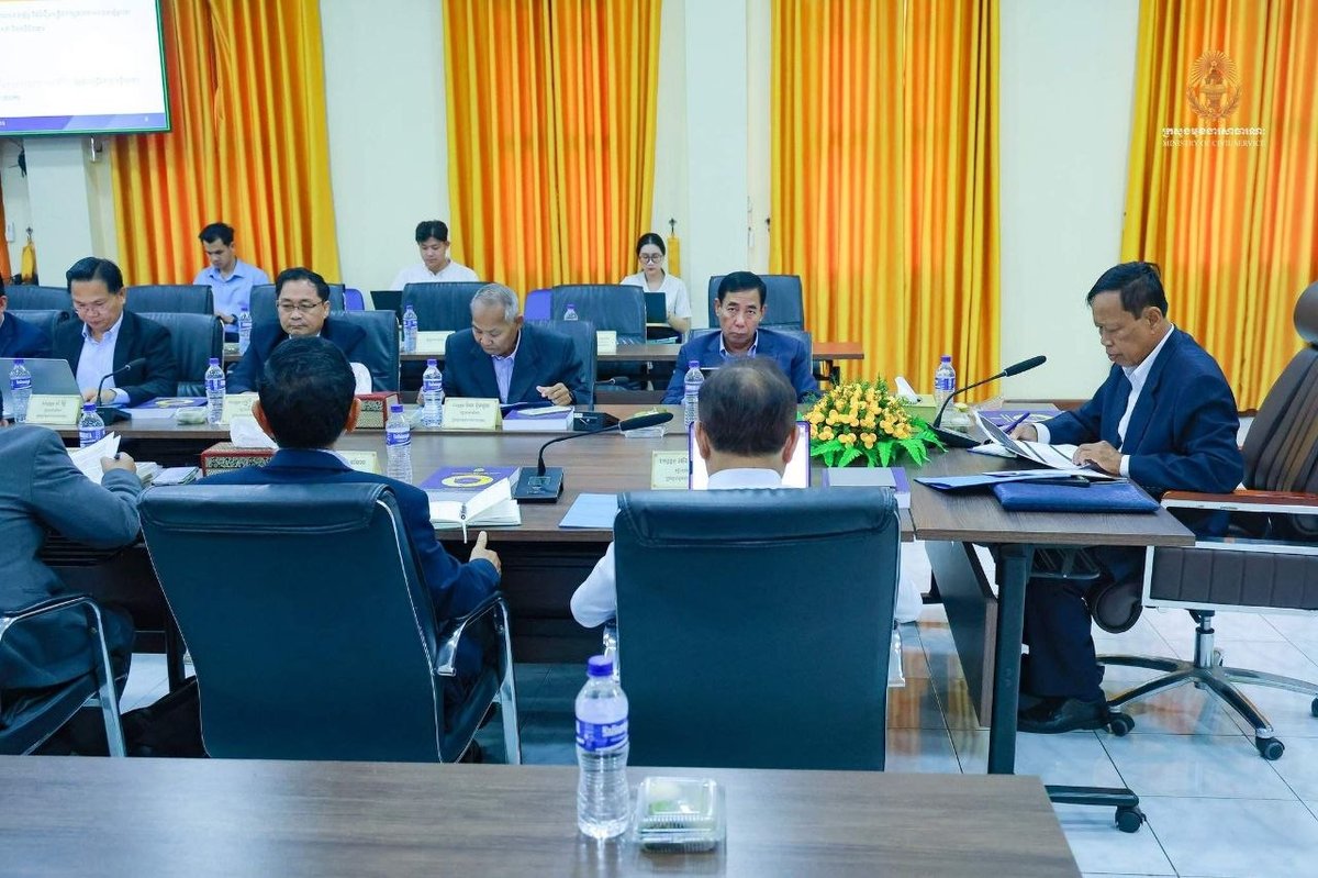 公务员部召开8月工作总结会 部署下月重点任务