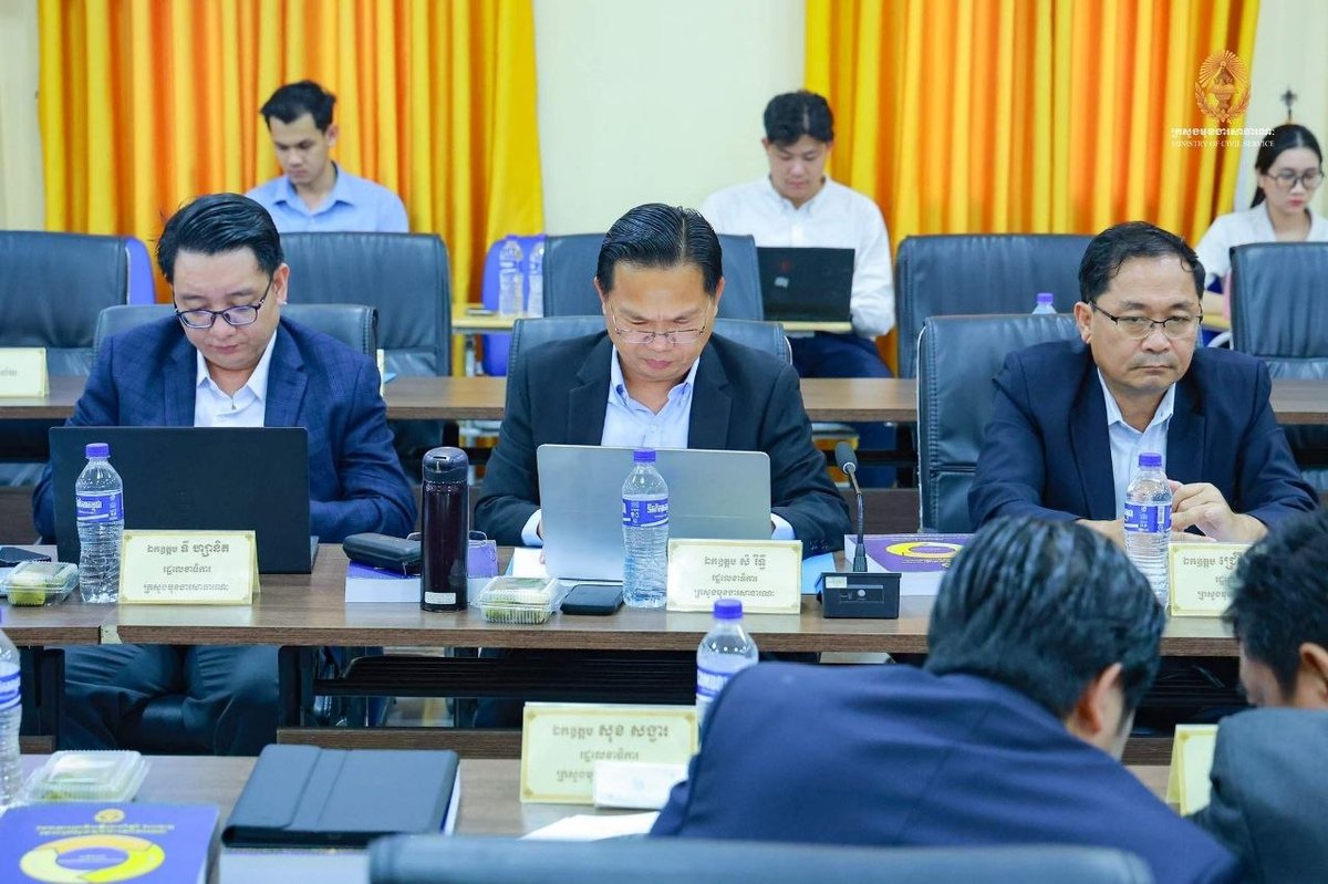 公务员部召开8月工作总结会 部署下月重点任务