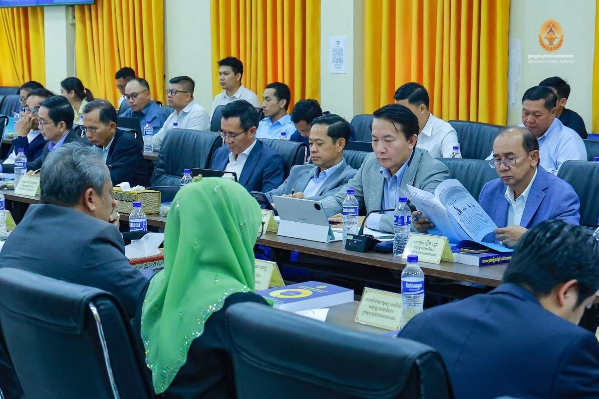 公务员部召开8月工作总结会 部署下月重点任务