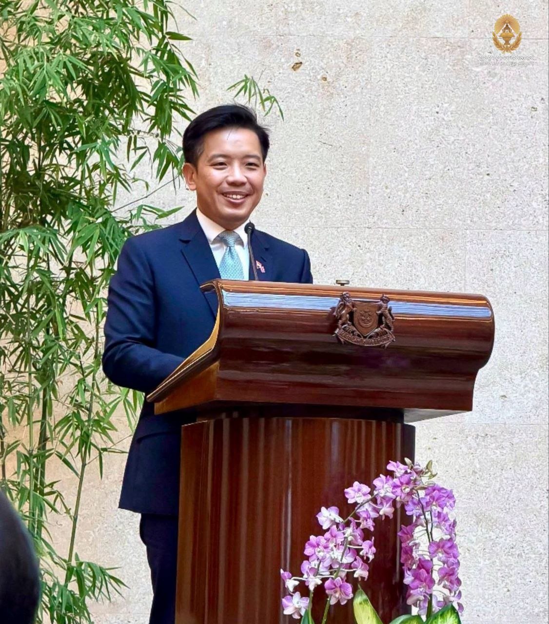柬埔寨30名高官赴新加坡完成公共治理培训