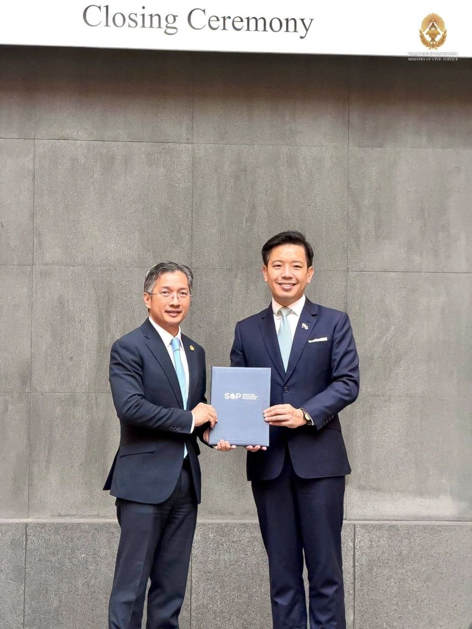 柬埔寨30名高官赴新加坡完成公共治理培训