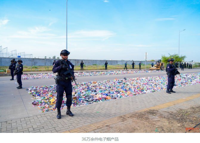 金边宪兵销毁此前查获的36万余件电子烟产品,并对16名涉案人