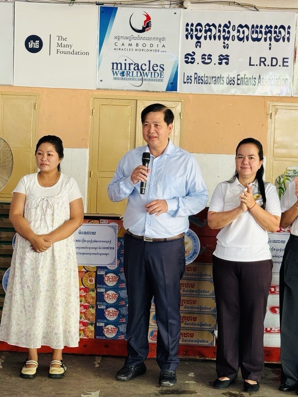 海关总署赴BKK3儿童厨房开展慈善慰问活动