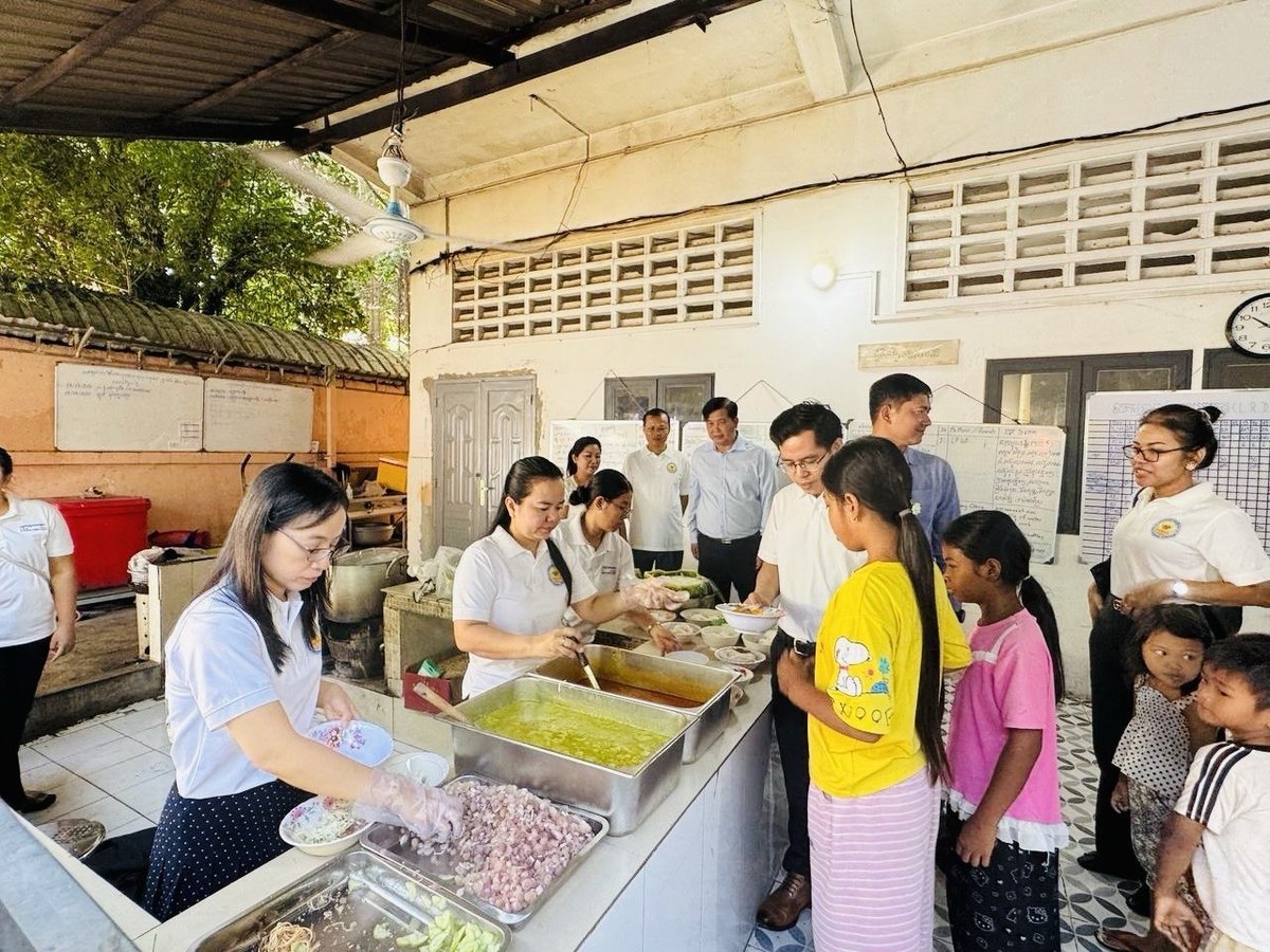 海关总署赴BKK3儿童厨房开展慈善慰问活动