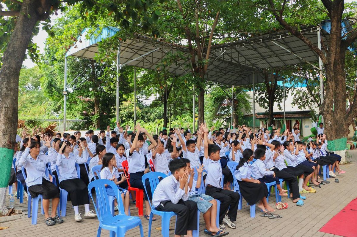 海关总署慈善团队慰问铁桥头区特教学校