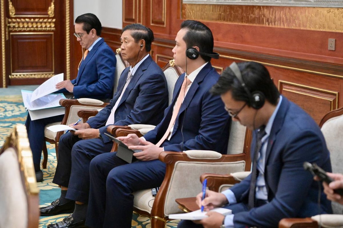 洪森会见中国外交学院院长Gao Fei 推动教育交流