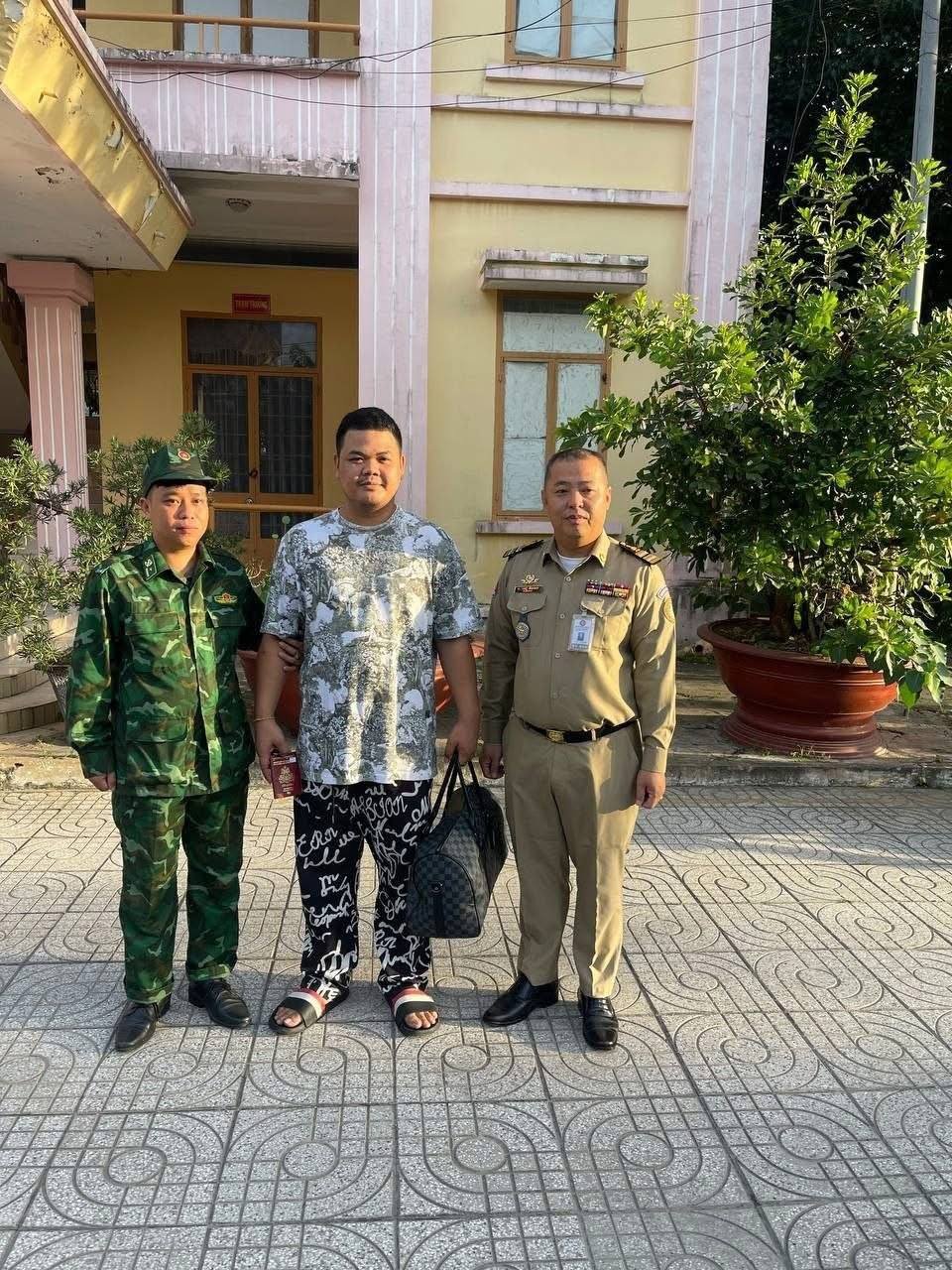 暴力伤人嫌犯程皮伦经巴域口岸归案 移交金边警方