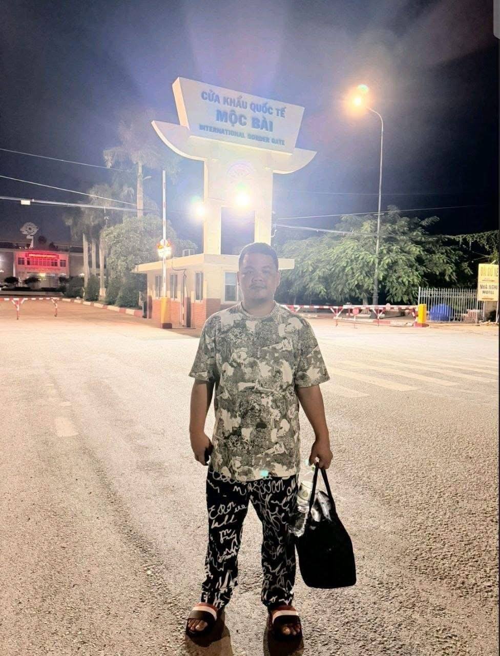 暴力伤人嫌犯程皮伦经巴域口岸归案 移交金边警方