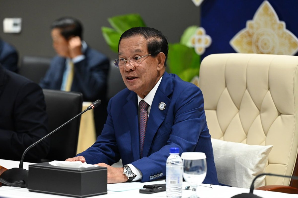 柬埔寨参议院主席洪森在金边会见俄罗斯联邦委员会副主席Kons