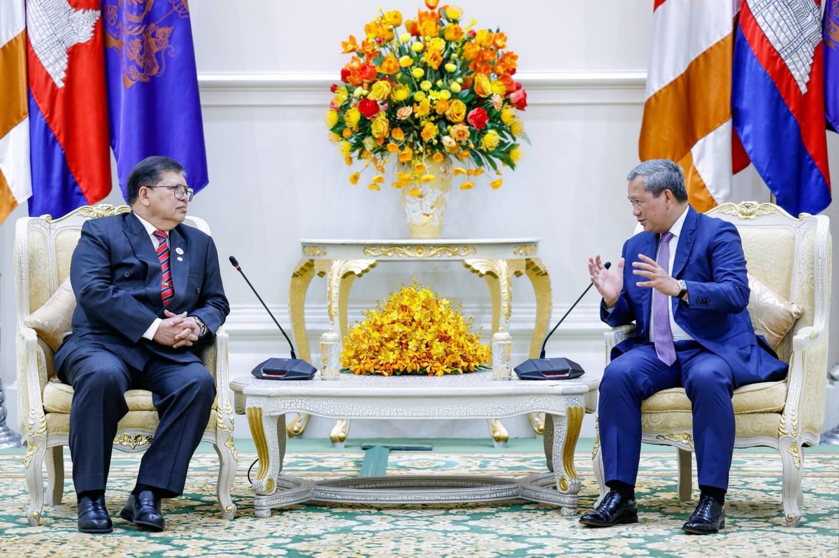 柬埔寨首相洪玛奈在和平大厦会见马来西亚议长Tan Sri D