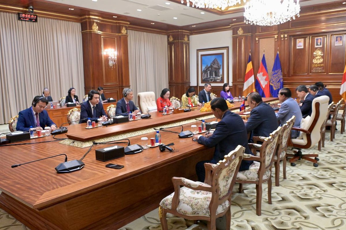洪森会见马尔代夫议长 探讨深化两国议会合作