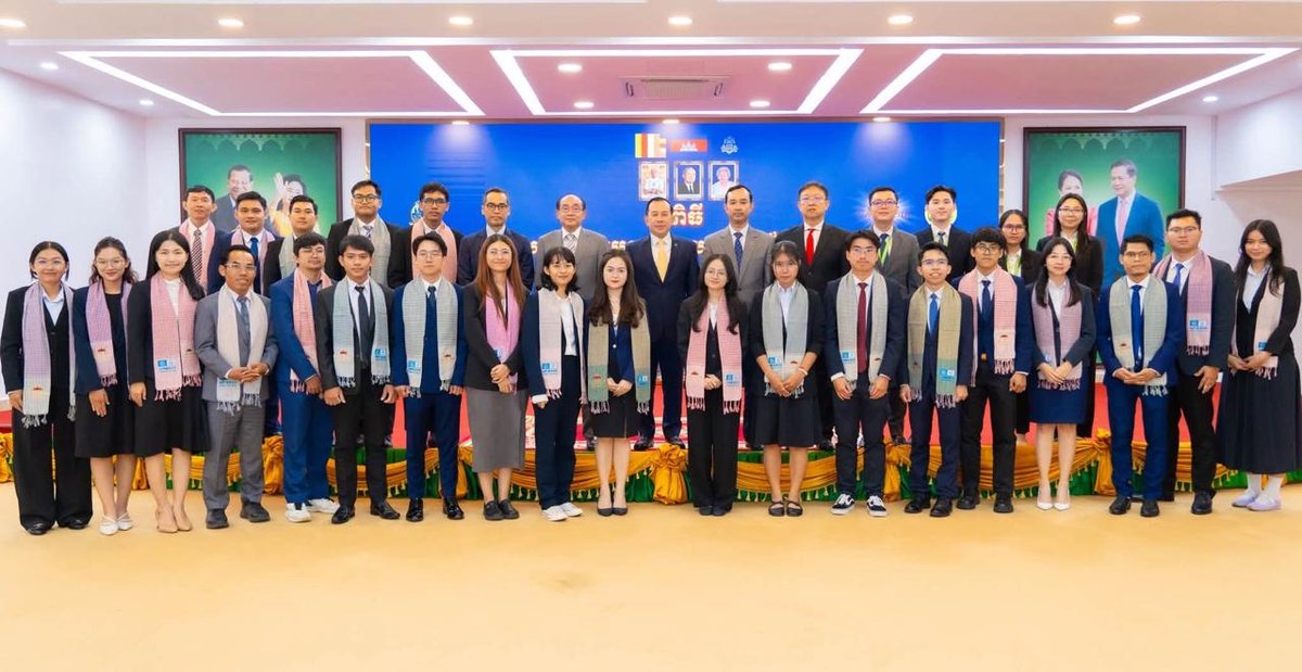 旅游部长鼓励留学生推广柬埔寨旅游文化