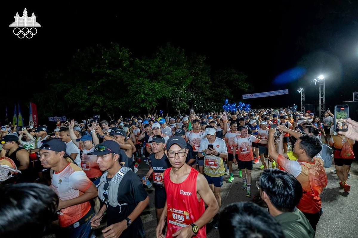 第11届吴哥帝国马拉松开赛 51国6500名选手参赛