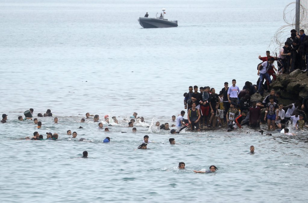 西班牙休达边境移民死亡超70人 试图从摩洛哥非法入境