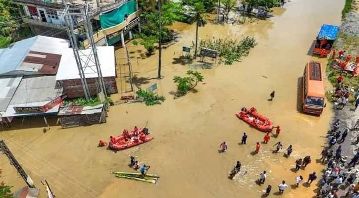 印度多地遭遇严重洪灾 死亡人数已近百人