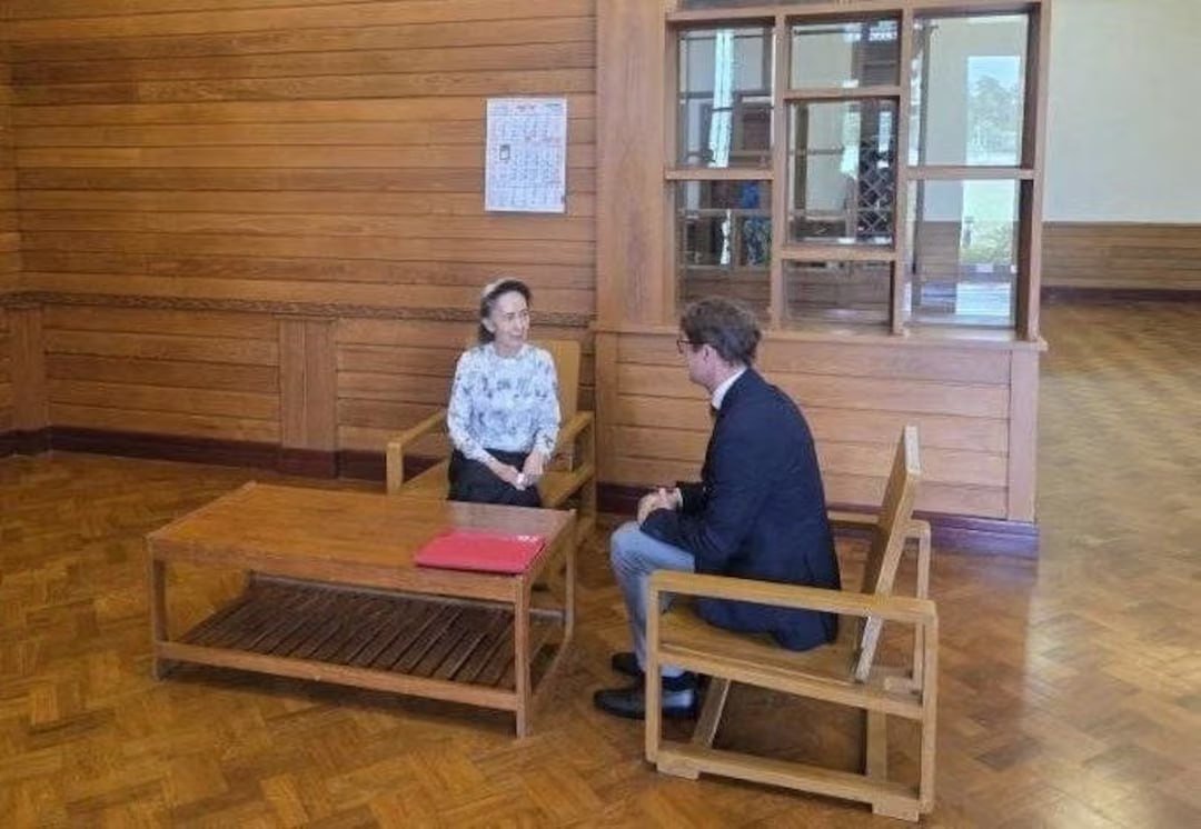 缅甸前领导人昂山素季会见红十字会官员