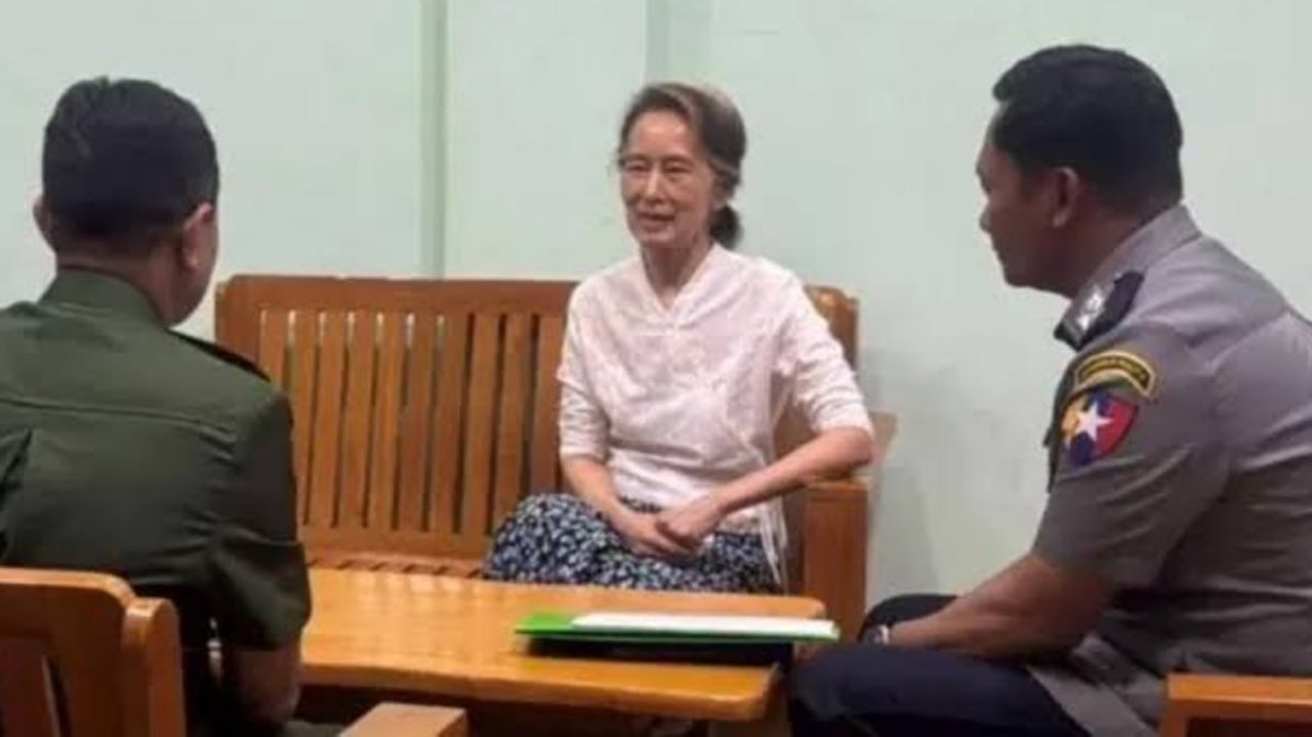 缅甸前领导人昂山素季会见红十字会官员