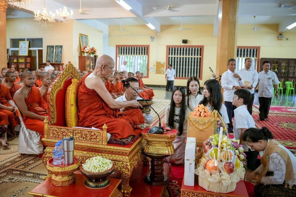 ឥត សារ៉ាត់ 赴暹粒46座寺庙开展守夏节捐赠活动