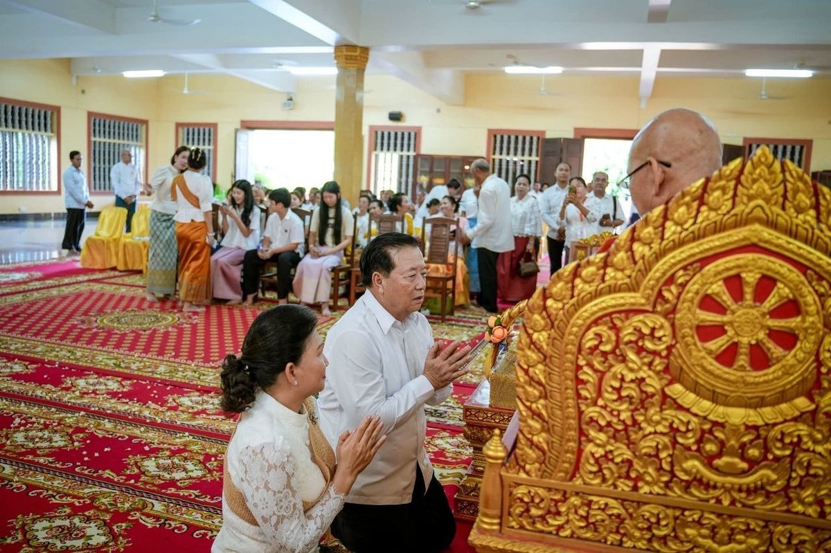 ឥត សារ៉ាត់ 赴暹粒46座寺庙开展守夏节捐赠活动