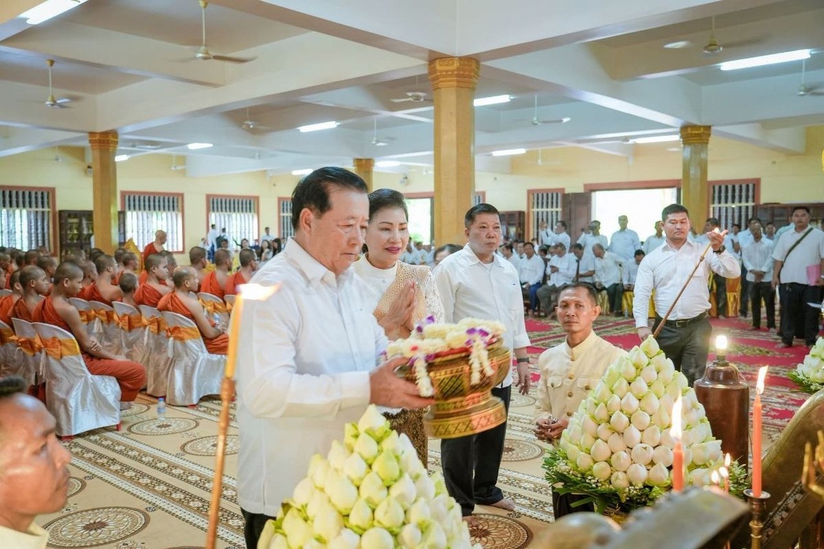 ឥត សារ៉ាត់ 赴暹粒46座寺庙开展守夏节捐赠活动
