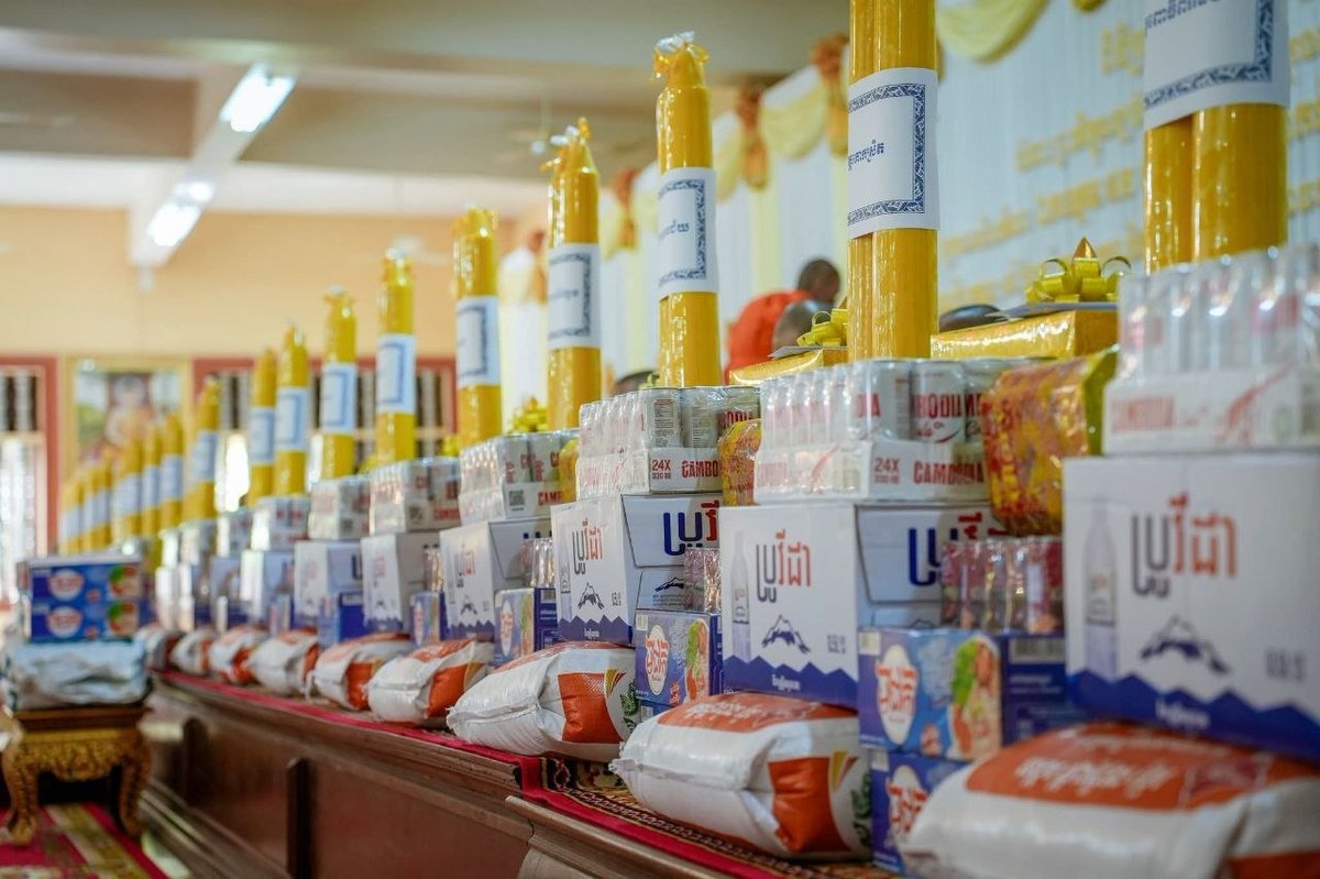 ឥត សារ៉ាត់ 赴暹粒46座寺庙开展守夏节捐赠活动