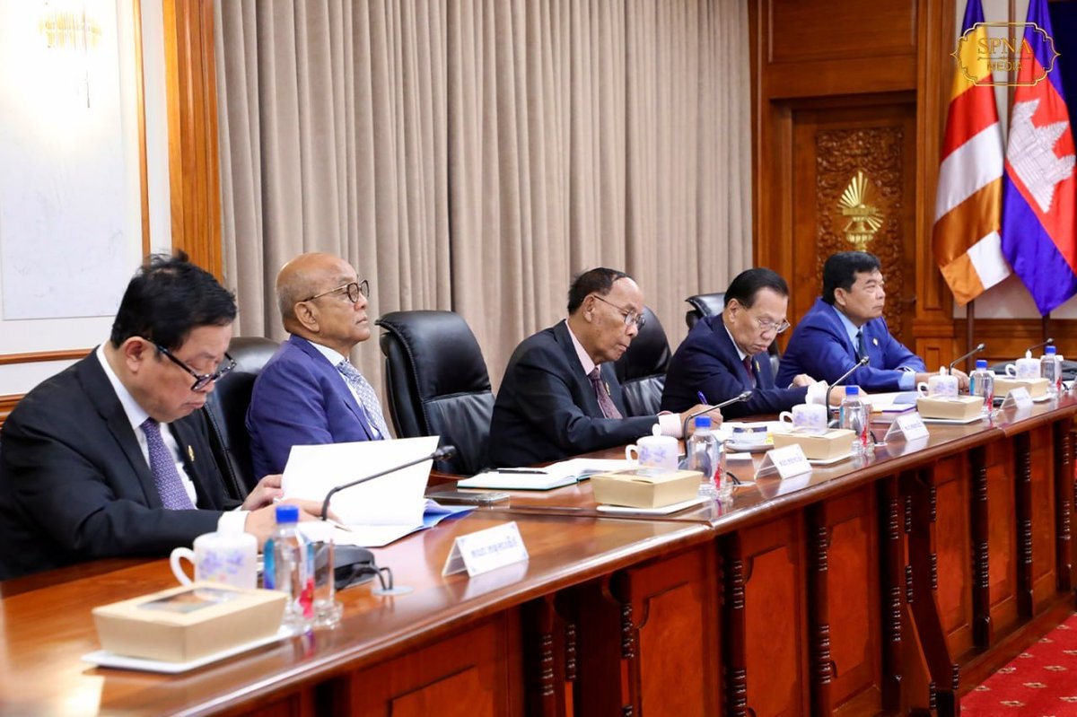 国会主席坤淑达主持召开国会常务委员会会议