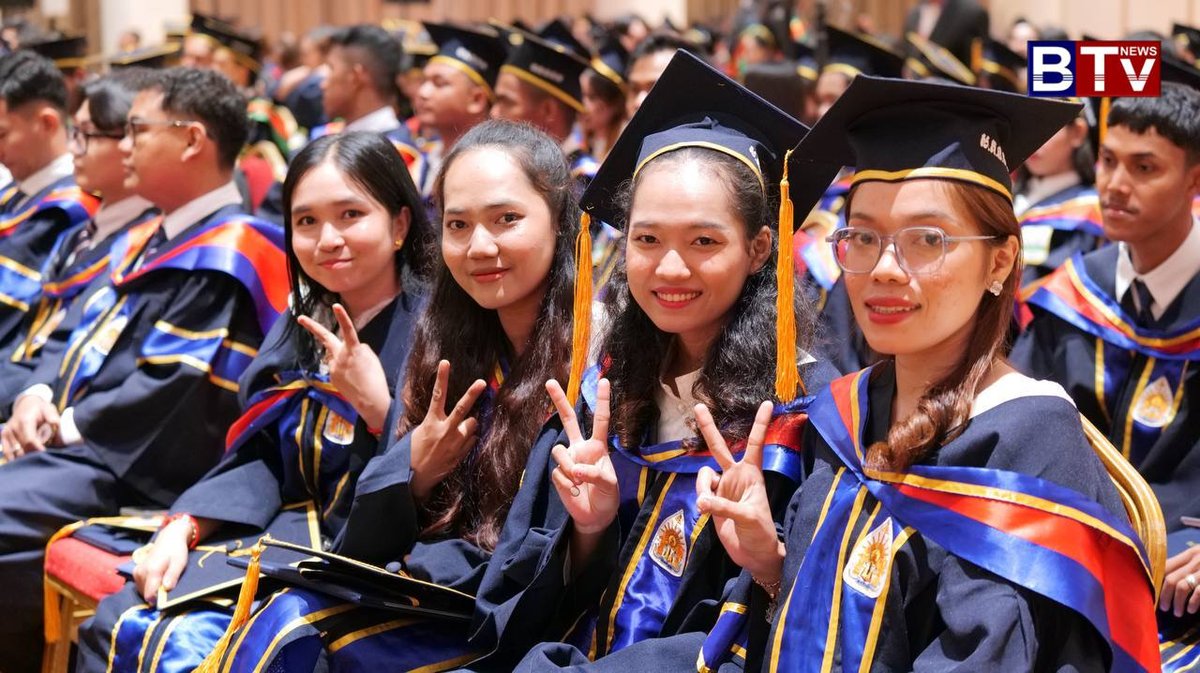 洪玛奈出席皇家法律与经济大学毕业典礼并启用新教学楼