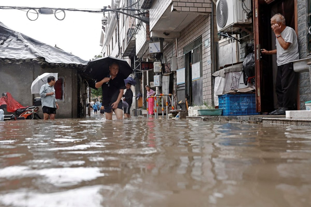 北京发布极端天气预警 预计24小时内强降雨