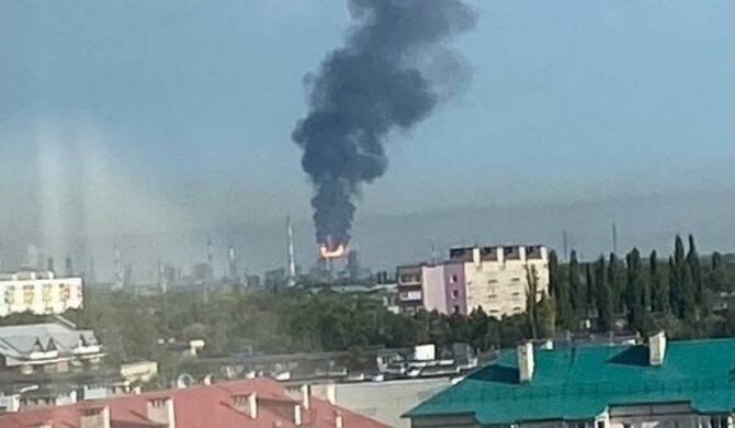 乌克兰袭击俄炼油厂 双方交火致2人死亡