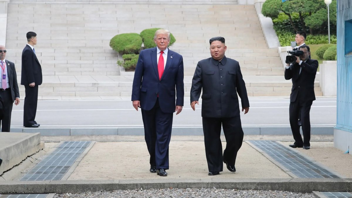 美国总统特朗普暗示在缩减与韩国的联合军演后,与朝鲜领导人金正