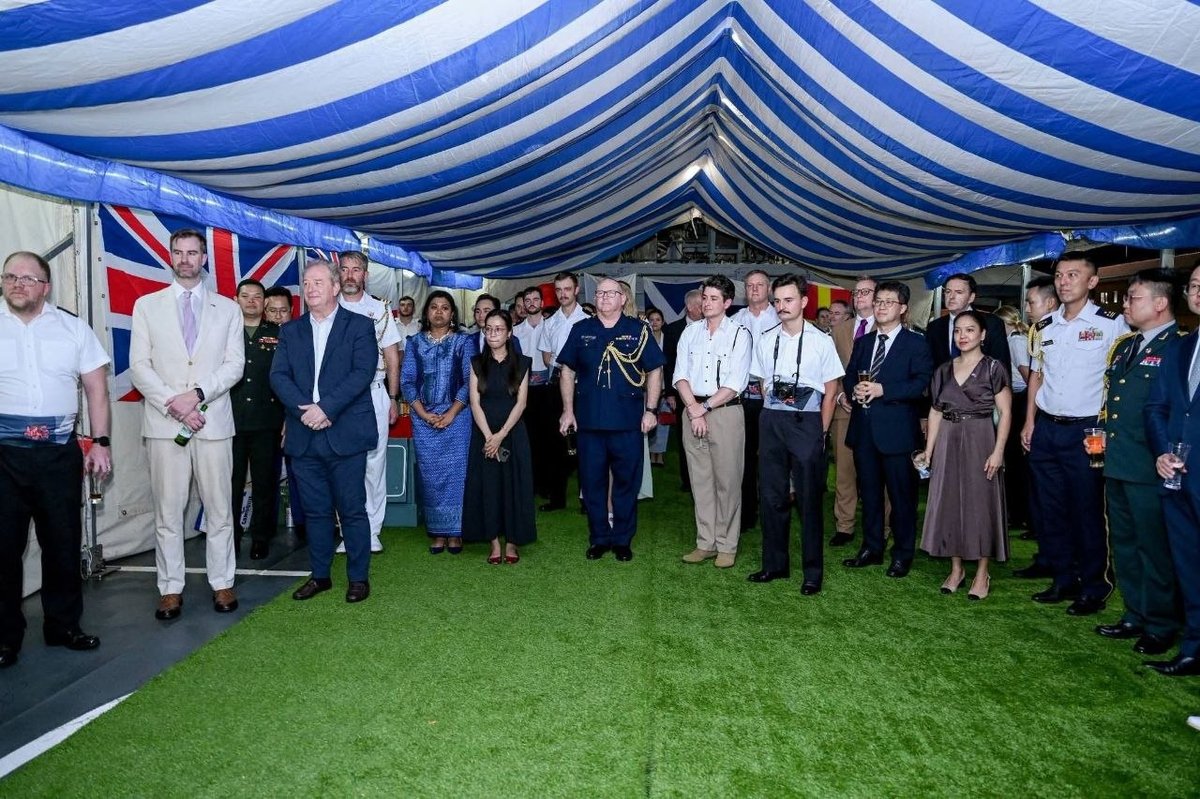 英国海军舰艇停靠云壤基地 开展联合训练