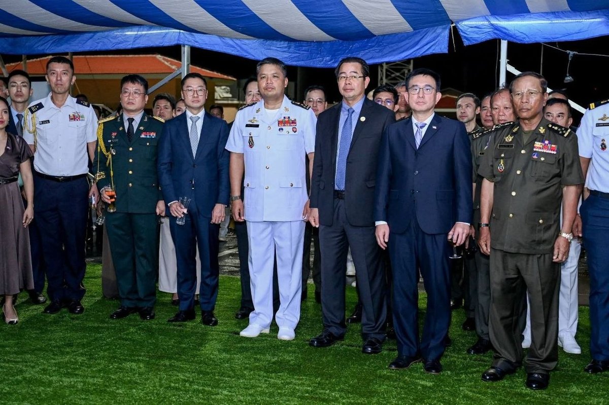 英国海军舰艇停靠云壤基地 开展联合训练