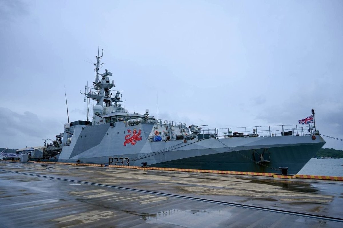 英国海军舰艇停靠云壤基地 开展联合训练