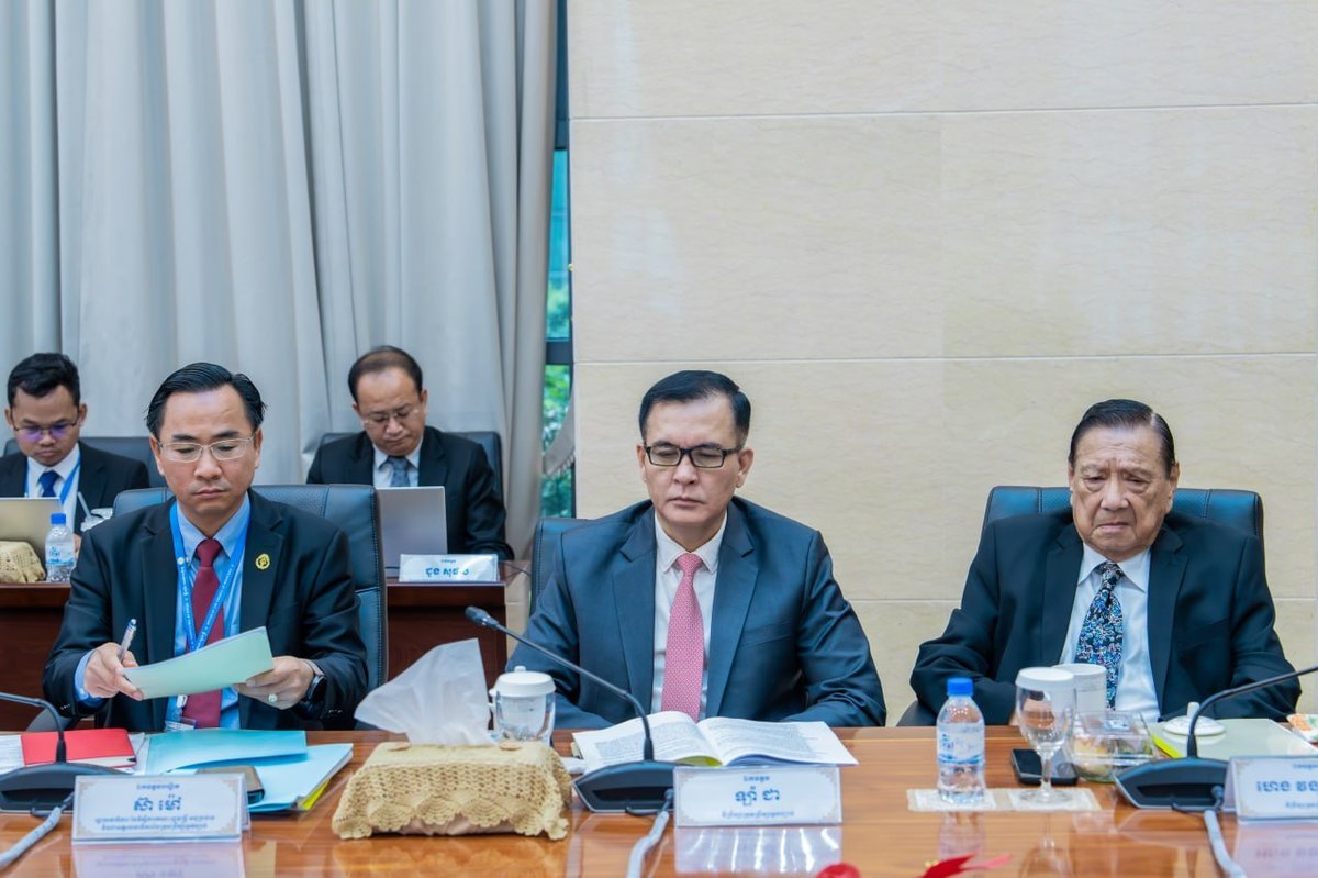 副首相旺西维苏主持法律顾问委员会会议